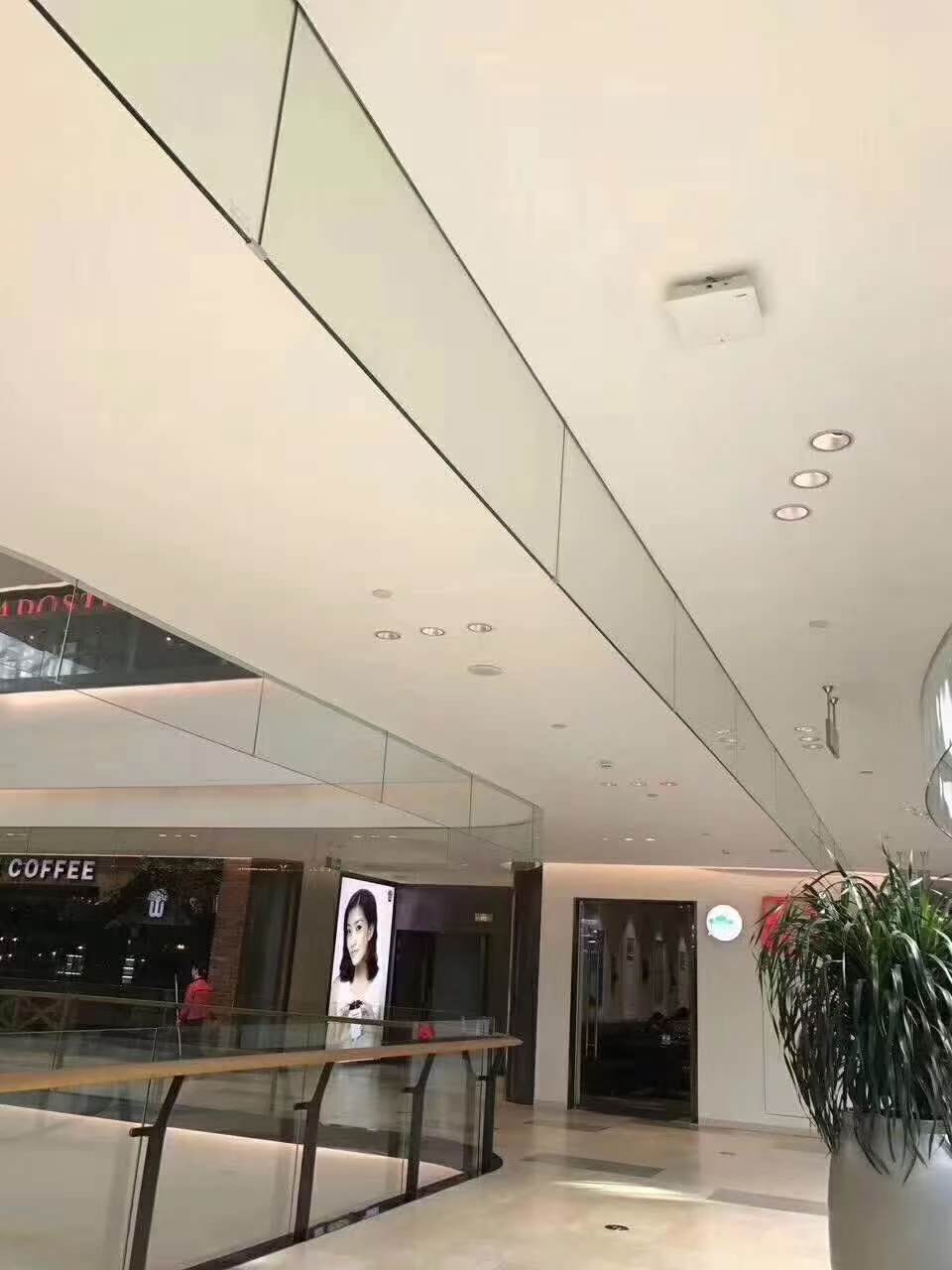 防火玻璃擋煙垂壁在交通樞紐那里應用廣泛?jiǎn)幔? title=
